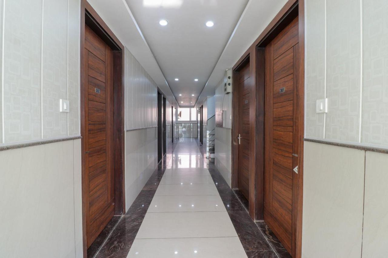 Capital O 76444 Hotel Hill-Top Inn Narendra Nagar ภายนอก รูปภาพ